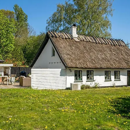 2 Bedroom Cozy In Dianalund *